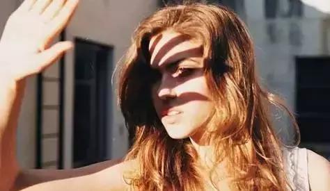 太重感情，会很辛苦