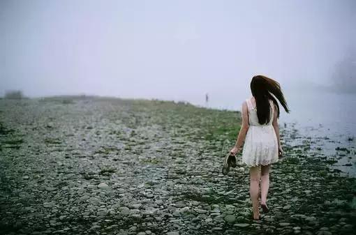 太重感情，会很辛苦