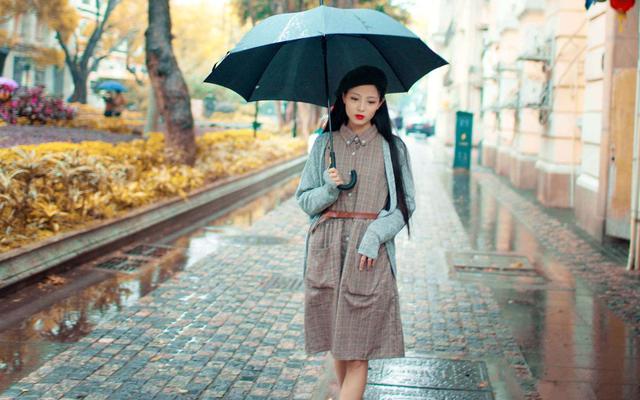 春雨寄情思，是否愿意陪我走进这无边雨幕