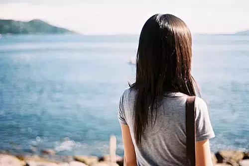 合得来，坦诚相待；合不来，一笑而过