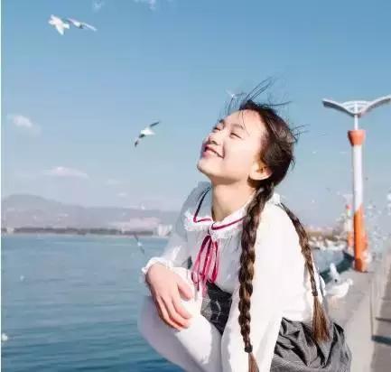 遇事别想太多，学着心胸开阔！活着别在乎太多，大不了一笑而过