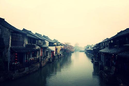 江南入梦，雨洒寒窗 !