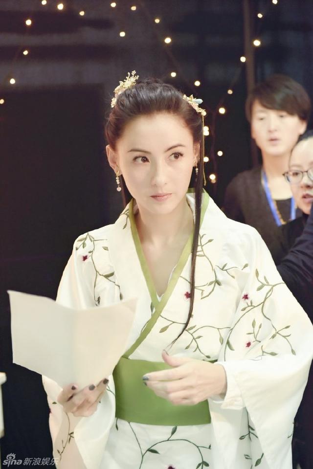 张柏芝古装出席《今夜百乐门》，真是美腻了