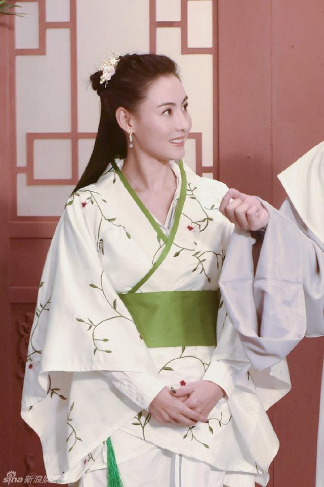 张柏芝古装出席《今夜百乐门》，真是美腻了