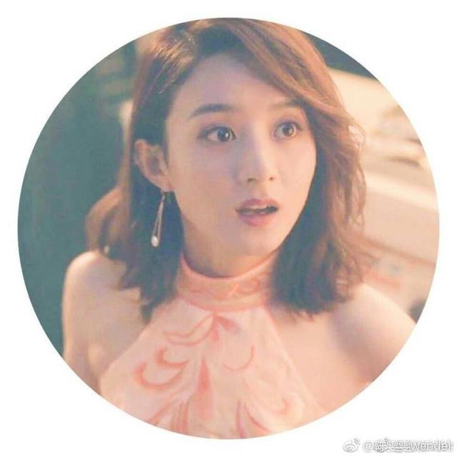 赵丽颖德芙代言图曝光，网友：抱颖宝回家，瘦的都认不出了