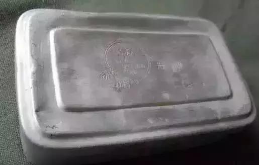 那些年，农村孩子上学带过的饭盒，吃过的人，看哭了