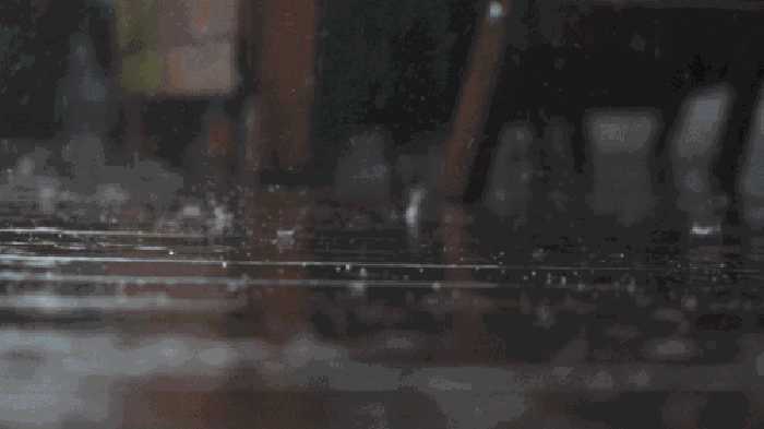 这个秋夜，有雨敲窗