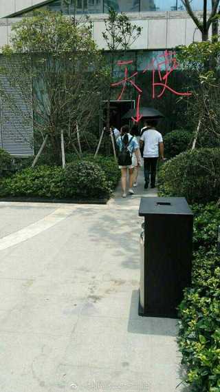 赵丽颖新剧路透曝光，网友：颖宝现代装实在太美了，期待林浅上线