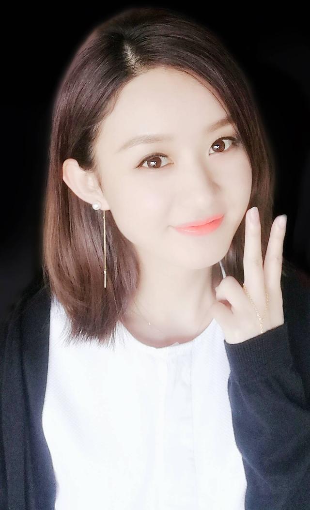赵丽颖最新合照，网友：假装颖宝在发一个很美的自拍，支持新作品