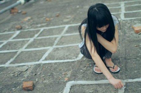爱情容易受伤，人生容易憔悴