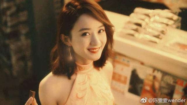 赵丽颖德芙代言图曝光，网友：抱颖宝回家，瘦的都认不出了