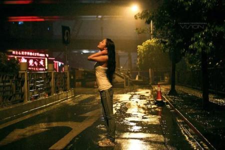 是夜，是泪，是雨掩盖了我的悲伤