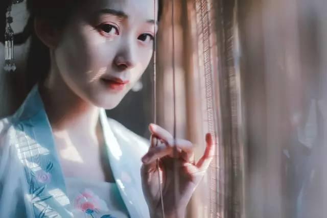 茶能醉我何须酒，诗能香我无须花