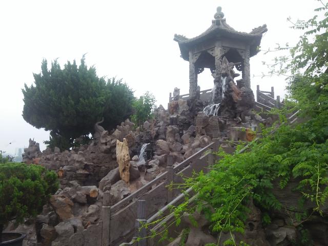 古城雨潇潇，清明上河游