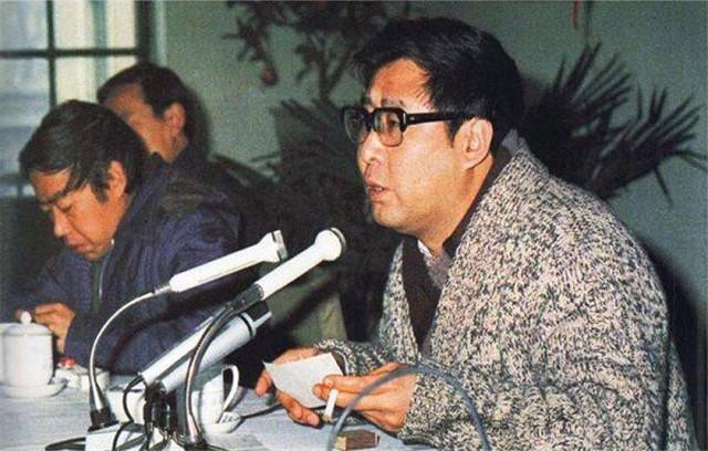 他受尽磨难却从不向命运低头，在离世前终于完成《平凡的世界》