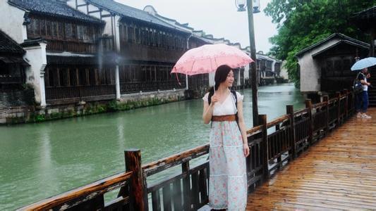 守一窗夜雨，念一场缠绵