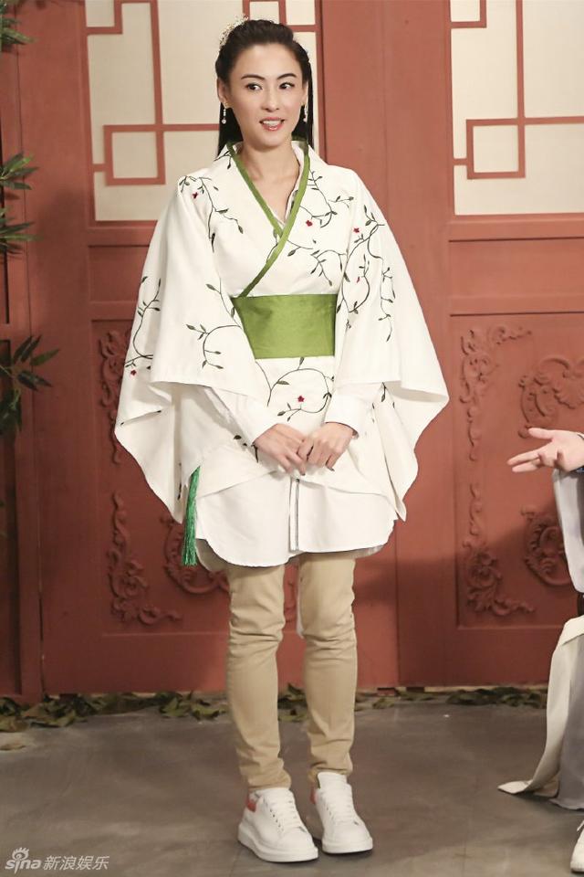 张柏芝古装出席《今夜百乐门》，真是美腻了