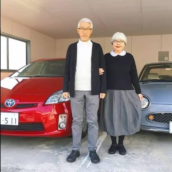 这对60多岁的老夫妇这样秀恩爱,吸引了几十万的粉丝,让全世界人羡慕!
