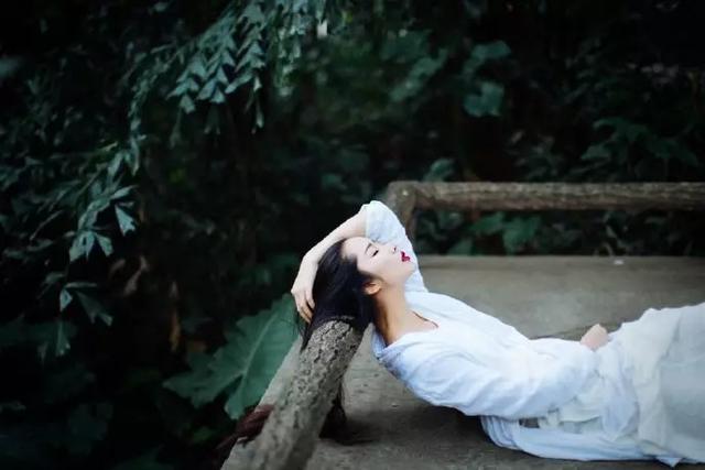 寂静流年遍开花，敞开心扉渡红尘