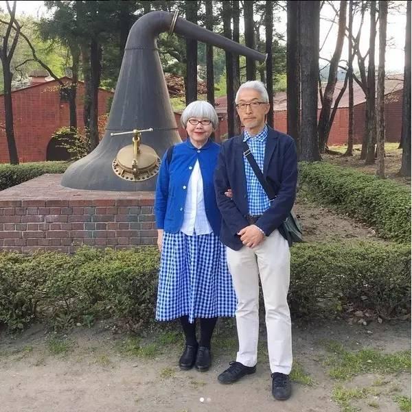 这对60多岁的老夫妇这样秀恩爱,吸引了几十万的粉丝,让全世界人羡慕!